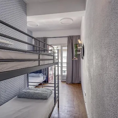 Travel & Live Albergue Porto