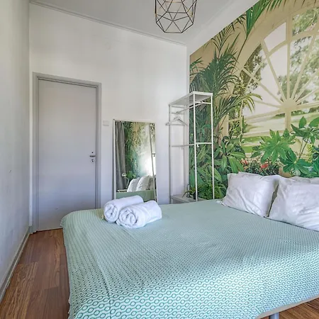 Travel & Live Albergue Porto