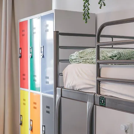 Travel & Live Hostel Porto